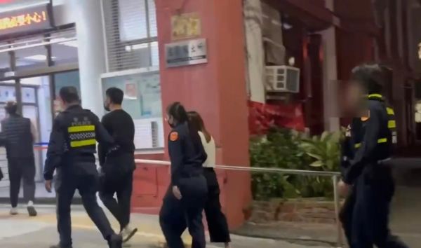 債務糾紛引發追逐擦撞　警攔查查獲刀械毒品1